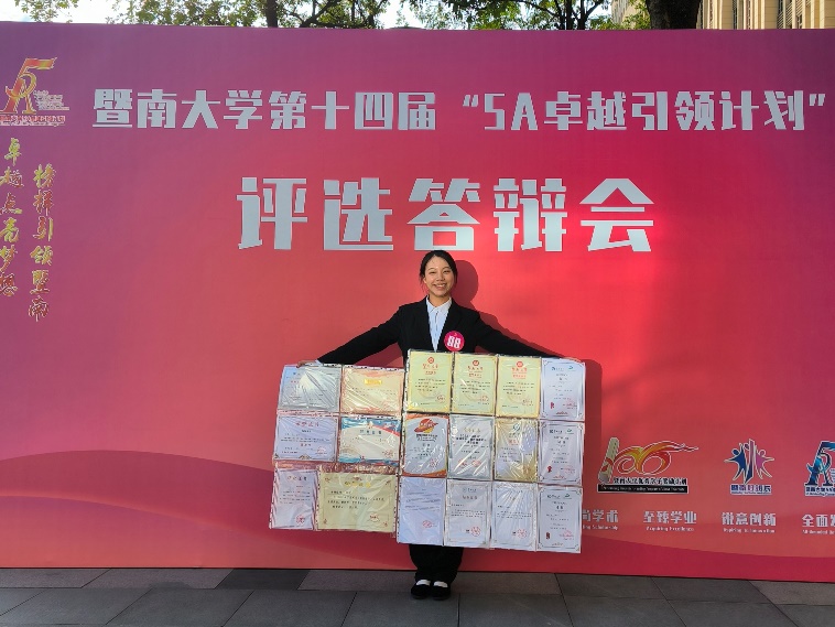  “自强之星”李傅佳琦  （2022级食品科学与工程A班）